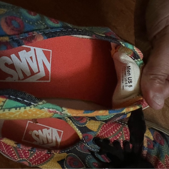 Vans - Picture 2 of 6